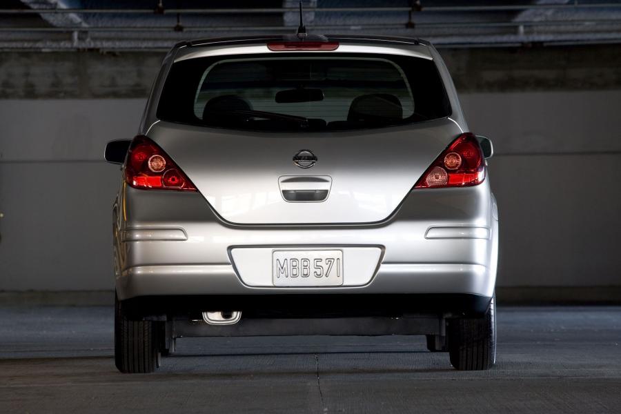  Nissan Tiida 2005 года  (фото 51 из 52)
